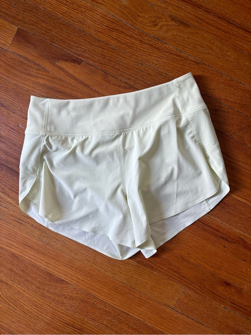 Athleta run with it running shorts